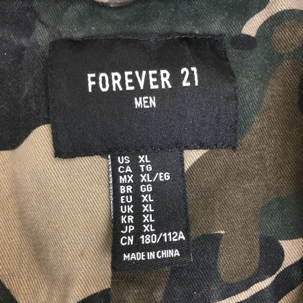 Forever 21 Army Camo Jacket Hoodie Mens Size XL Utility Shacket Green